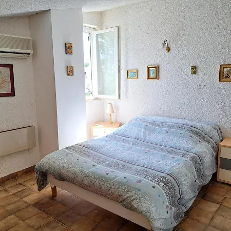 Mini Jardin 50 M Holiday home *